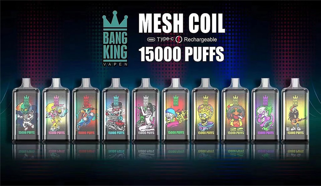 Una serie di dispositivi per svapare colorati etichettati "Bang King Vapen" con varie illustrazioni di personaggi dei cartoni animati, ognuno dei quali offre "15000 tiri". I dispositivi sono visualizzati su uno sfondo sfumato con il testo "Mesh Coil" e "Type-C Rechargeable".