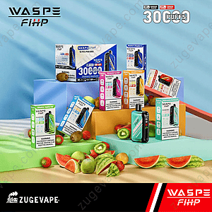 Ausstellung der Einweg-Vaporizer WASP FiHP 30000 Puffs mit verschiedenen Fruchtaromen, darunter Erdbeer-Kiwi, Double Apple Ice und Blaubeer-Himbeere, arrangiert mit passenden Früchten und farbenfroher Verpackung.