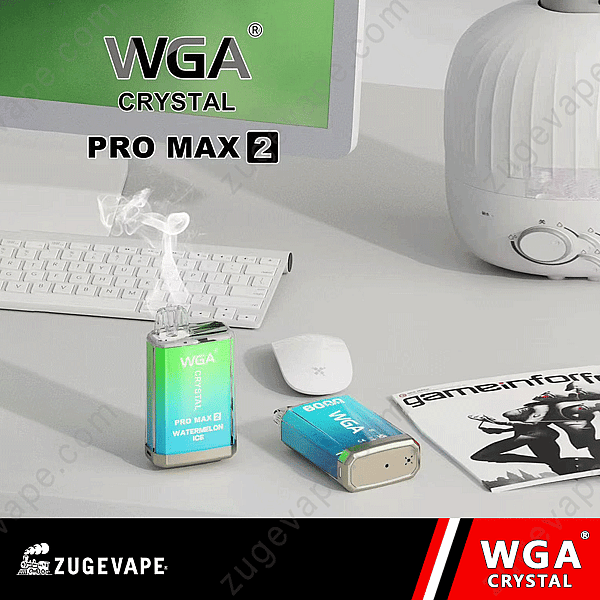 &quot;Dispositivo de vapeo Wga Crystal 6000 Pro Max 2 con sabor a helado de sandía sobre un escritorio, que emite vapor junto a un teclado, un mouse y una revista.&quot;