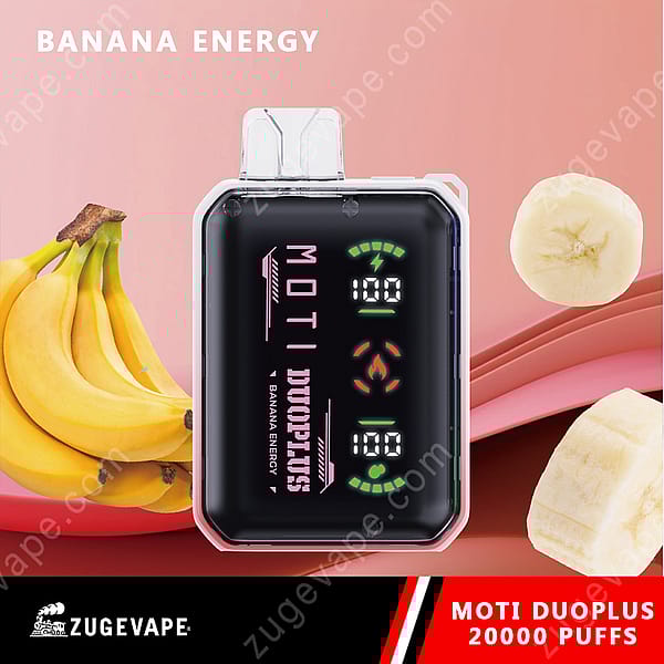 En svart Moti Duoplus Vape-enhet med en digital display, märkt &Quot;Banana Energy,&Quot; Bredvid Bananer Och Bananskivor På En Rosa Bakgrund.