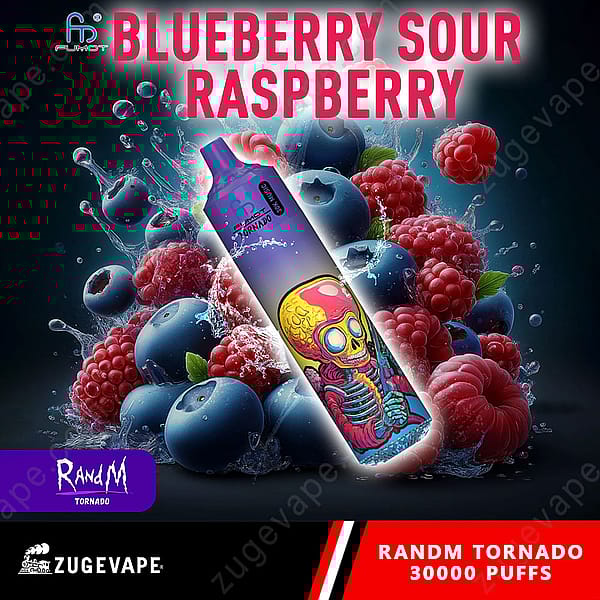 Un appareil à vapotage coloré étiqueté « Blueberry Sour Raspberry » est entouré de myrtilles et de framboises fraîches, avec des éclaboussures d'eau en arrière-plan.