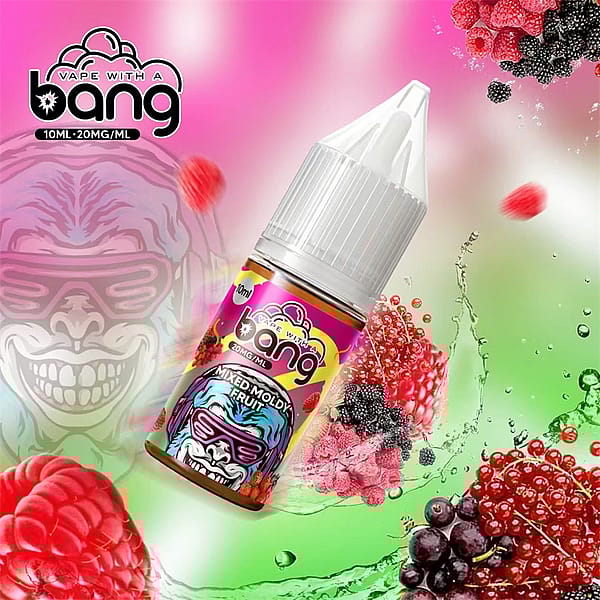 En färgglad vape-juiceflaska märkt &Quot;Bang&Quot; Med &Quot;Blandad melodifrukt&Quot; Smak, omgiven av livfulla fruktbilder och vätskestänk.
