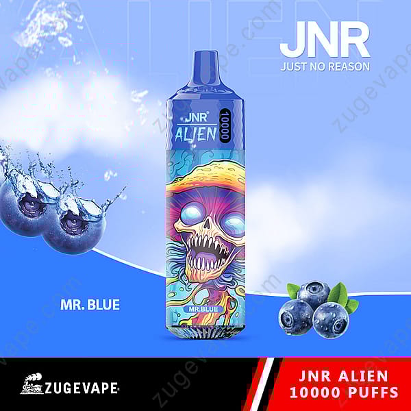Un dispositivo de vapeo azul etiquetado como &quot;Jnr Alien 10000 Puffs&quot; con un diseño colorido que presenta una calavera alienígena de dibujos animados y arándanos, sobre un fondo azul con arándanos flotantes y salpicaduras de agua.