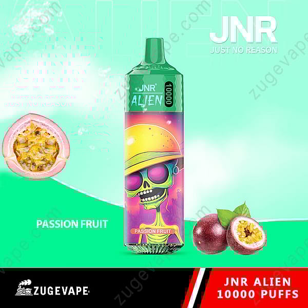 Dispositivo de vapeo verde con un diseño alienígena colorido, etiquetado como &quot;Jnr Alien 10000 Puffs&quot; y sabor &quot;Maracuyá&quot;, acompañado de imágenes de maracuyá sobre un fondo verde.