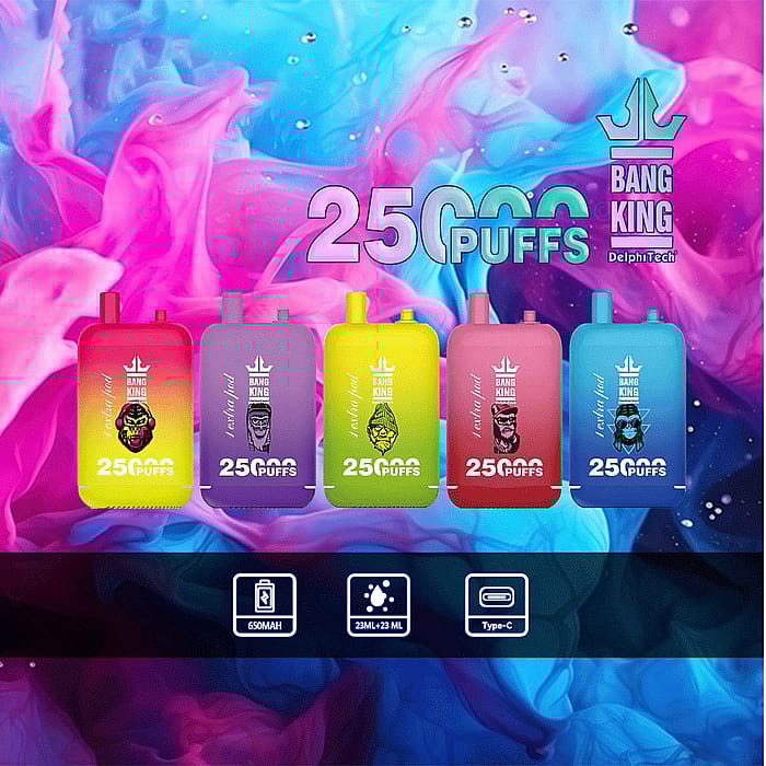Kleurrijke promotiefoto van Bang King wegwerp-vapes met vijf levendige ontwerpen, elk met het label '25000 trekjes', tegen een wervelende roze en blauwe rokerige achtergrond, met nadruk op functies zoals een 650 mAh-batterij, een e-liquidcapaciteit van 23 ml en Type-C-opladen.